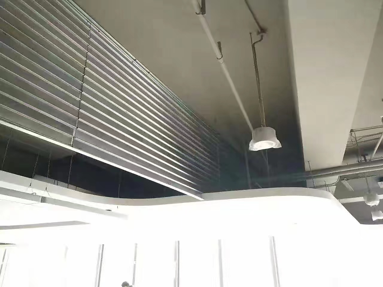 擋煙垂壁有幾種材質(zhì)？各自的特點(diǎn)是什么？(圖8)